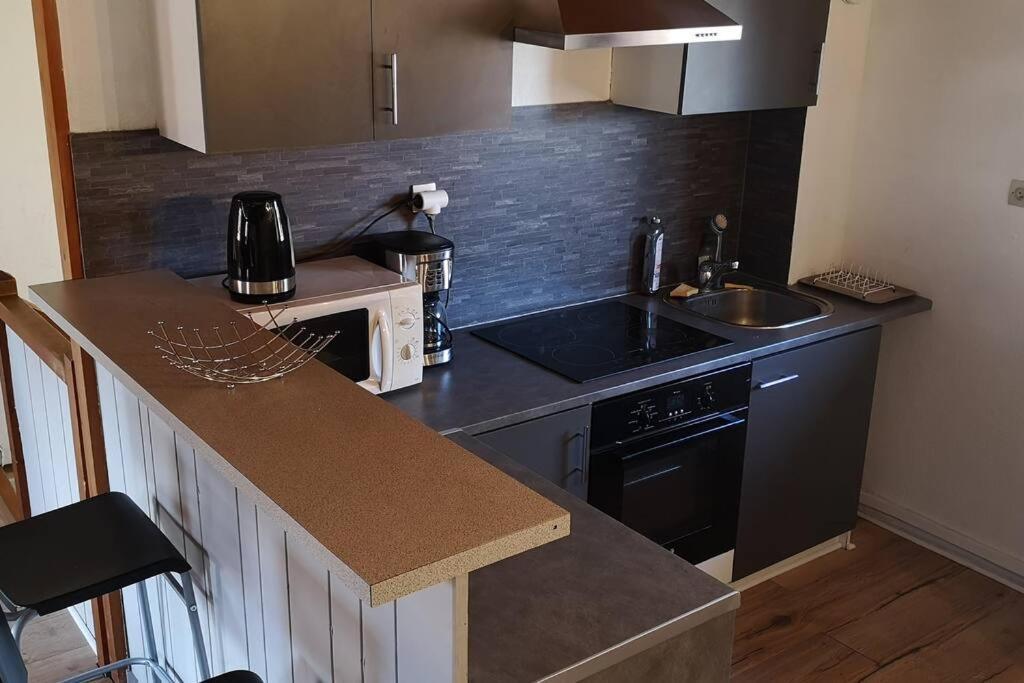 Duplex Au Centre Ville, Dans Cour Interieure Calme Dole Exterior foto